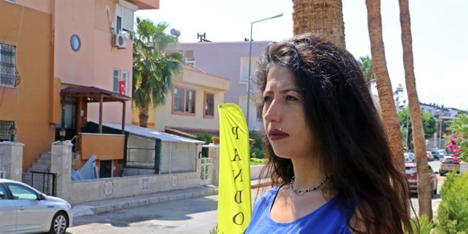Kirayı ödeyemediği için evinden çıkartılan eski hostesin haciz isyanı