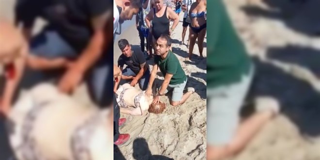 İl Sağlık Müdürü kalbi duran turistin hayatını kurtardı