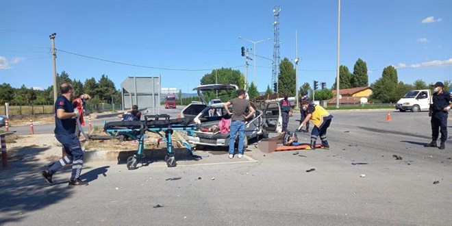 Kütahya'da polis otosu otomobille çarpıştı: 5 yaralı