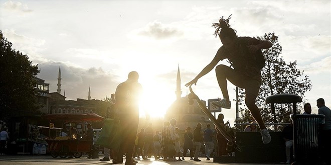 Gezgin belgeselci kaykayyla Trkiye'yi gezecek
