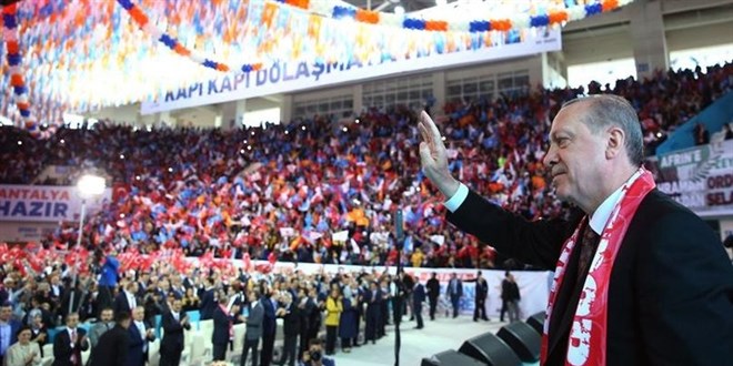 AK Parti'den 2023 için tam saha siyaset