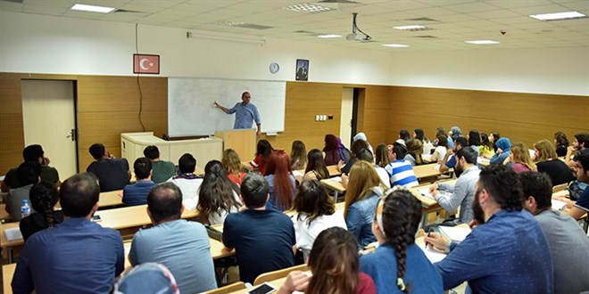 Azami süreyi aşan araştırma görevlisine kötü haber!