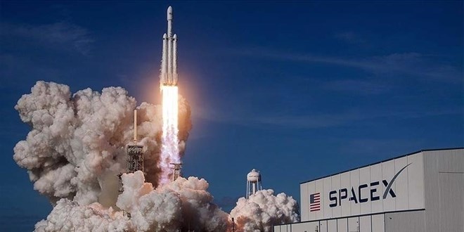 SpaceX roketi 4 zel yolcuyu dnyann evresinde 3 gn gezdirecek