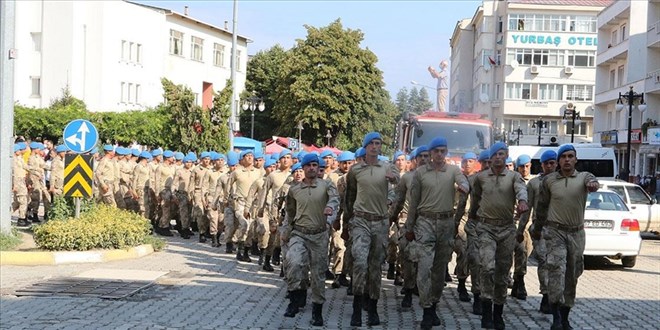 Komandolar Ayancık'tan alkışlarla uğurlandı