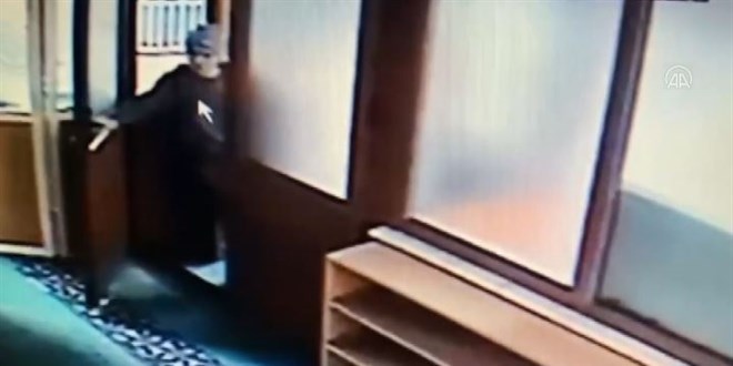 Kadıköy'de bir camiyi yakma girişiminde bulunuldu