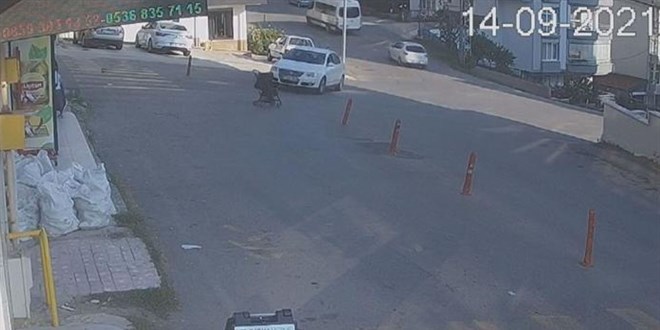 Anneden büyük ihmal: Yokuş aşağı kayan çocuk arabası bahçeye düştü