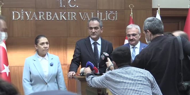 '14 gün eğitime ara veren sınıflarda canlı ders uygulaması yapılacak'