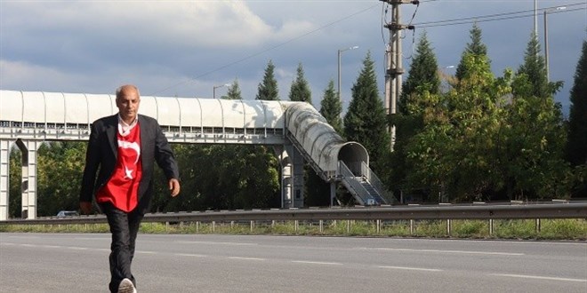 PCR testi olmayınca otobüse alınmadı... 450 km yürüyecek