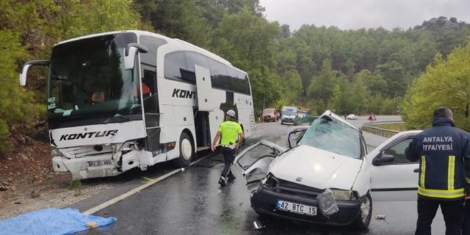 Eve dönüş yolu 2 kızı anne ve babasından ayırdı