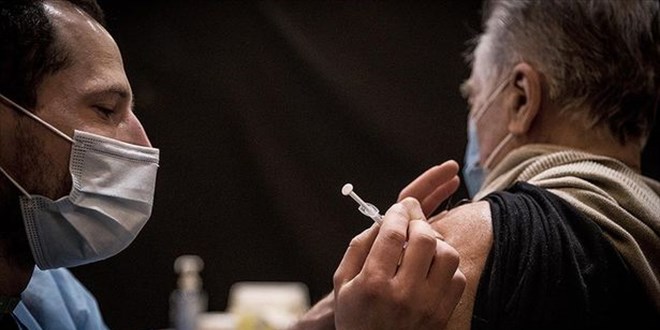 Fransa'da aşı olmayan 3 bin sağlık çalışanı işten uzaklaştırıldı