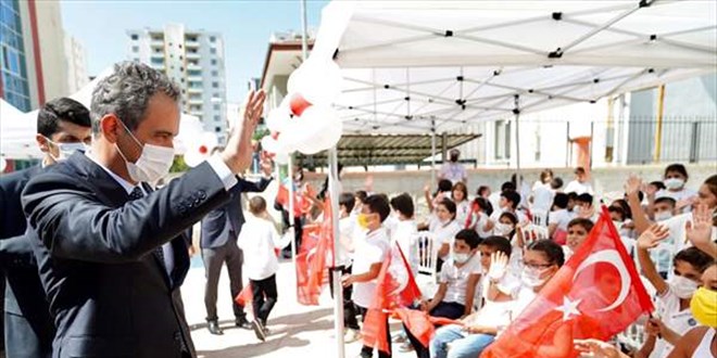 Bakan Özer: Okullar ilk açılan ve en son kapanan yerler olmalı
