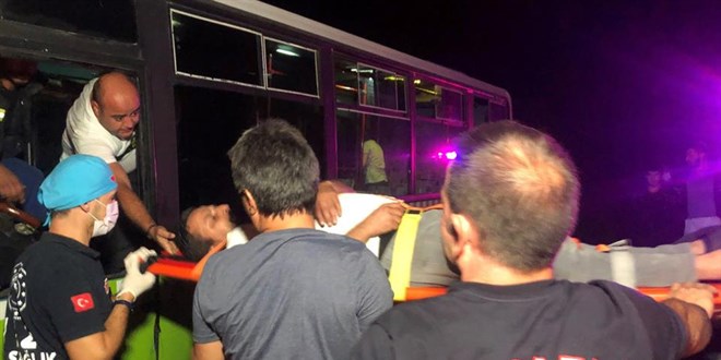 Kaza yapan şoför 'ben kiracıyım, çalışmam lazım' diyerek ambulanstan inmek istedi