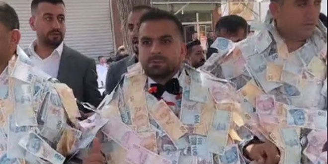 Aşiret düğününde damat, paraları taşımakta zorlandı