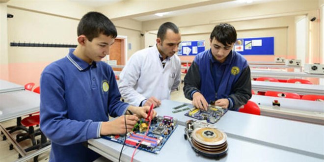 Meslek lisesi stajyerlerinin ücretini devlet ödeyecek