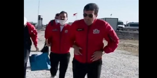 Gençler çağırdı Selçuk Bayraktar Mirkelam müziği eşliğinde koştu