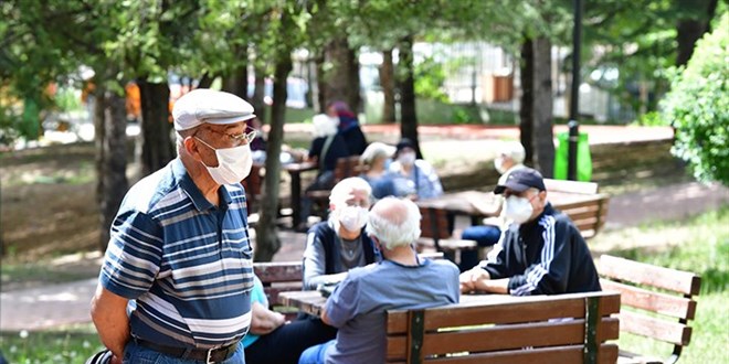 Emekliler 'yakacak ve gıda yardımı' talep ediyorlar