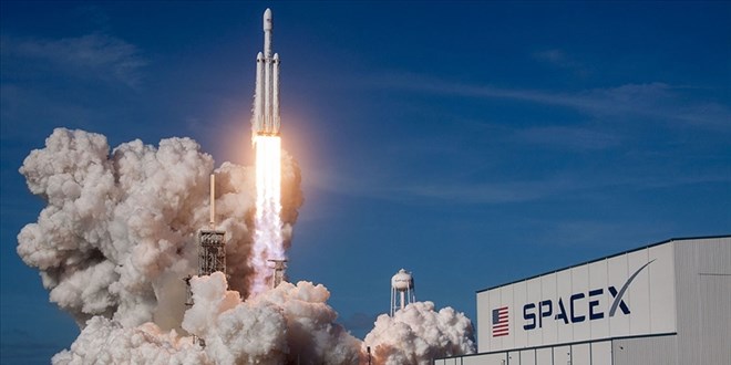 SpaceX'in 3 gnlk uzay yolculuu sona erdi