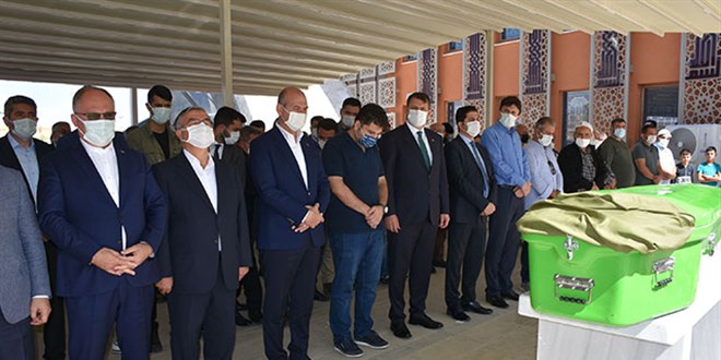 Bakan Soylu, Sivas'ta şehit annesinin cenazesine katıldı