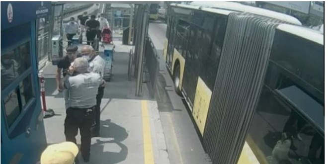 Metrobüste kör eden maske uyarısı