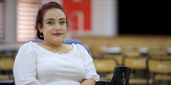 Engeline rağmen öğrenme azmiyle çevresine örnek oluyor