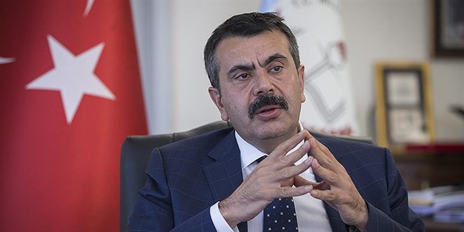 Rektör Tekin, yurt sorunu yaşayan öğrenciye el uzattı