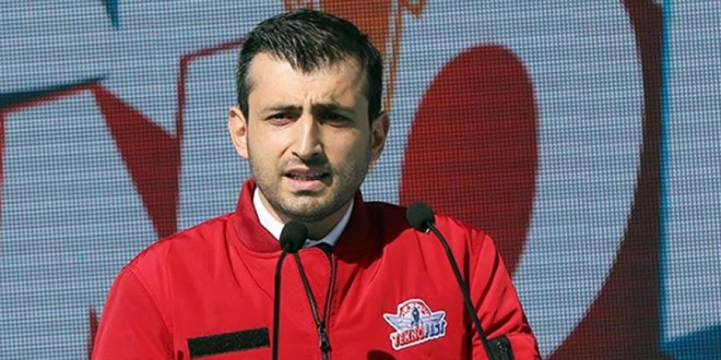 'Dünyada ilk defa İHA'larla hava araçları anda gösteri yaptı'