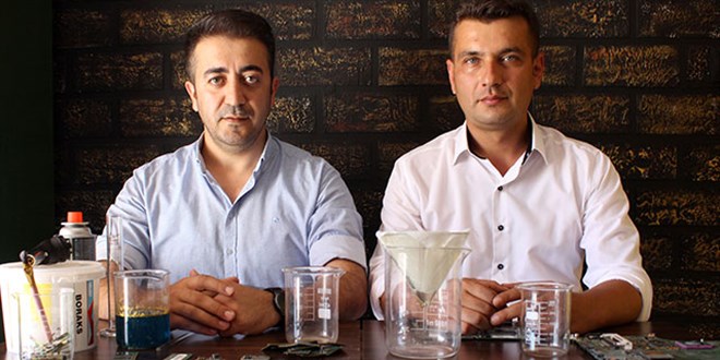 Elektronik atıklardan her gün evde 1 gram altın elde ediyorlar