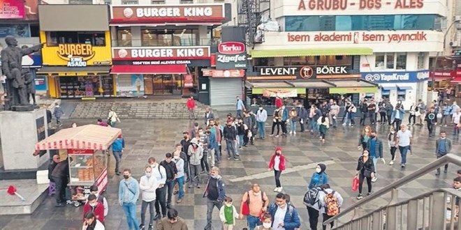 İETT otobüs kuyruğu vatandaşı isyan ettirdi
