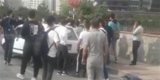 Bursa'da okul önünde arbede kamerada