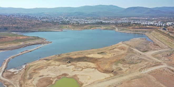 Baraj kurudu, eski Bodrum-İzmir yolu ortaya çıktı