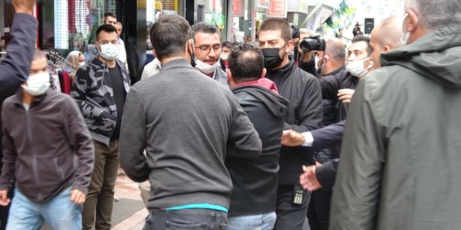 Davutoğlu'nun Sivas ziyaretinde arbede