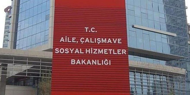Aile Bakanlığı, her biri için aylık 25 bin liradan araçlar kiraladı