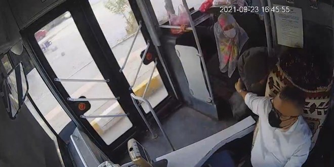 Van'da otob�s �of�r�n�n hayat kurtard��� anlar otob�s kameras�nda