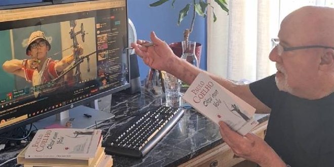 Paulo Coelho son kitab�n� Mete Gazoz'a adad�