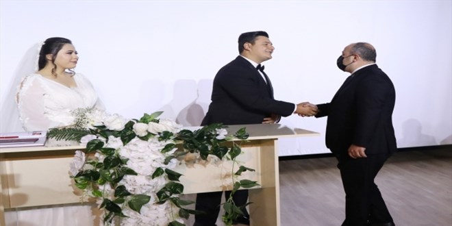 Bakan Varank, darbedilen basın mensubunun nikah şahitliğini yaptı