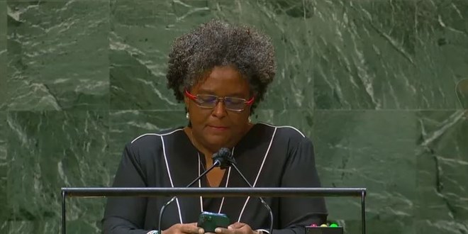 Barbados Başbakanı, boş BM salonuna telefondan konuşma okudu