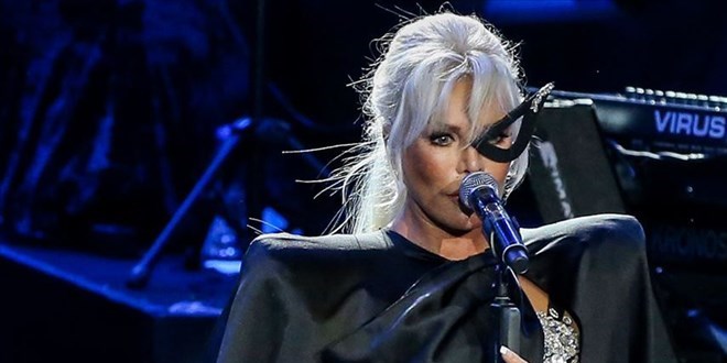 Ajda Pekkan hukuk m�cadelesi ba�latt�