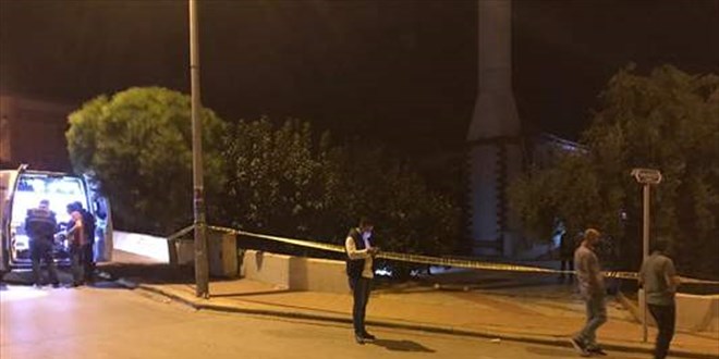 Namaz ��k��� cami avlusunda vurulan ki�i hayat�n� kaybetti