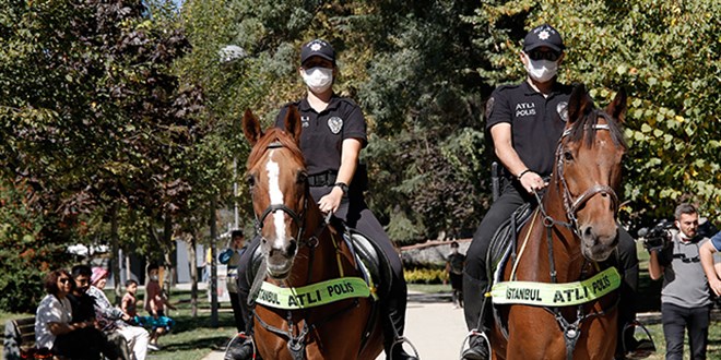 Atlı polislerden Maçka Demokrasi Parkı'nda denetim