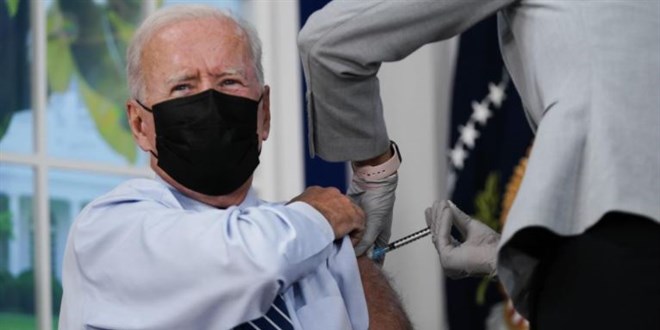 Joe Biden 3. doz Kovid-19 aşısını kameraların karşısında oldu
