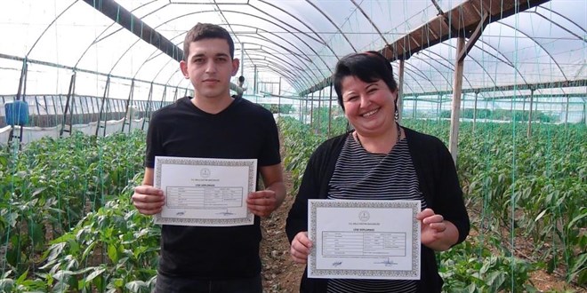 Anne oğul beraber lise diploması aldı