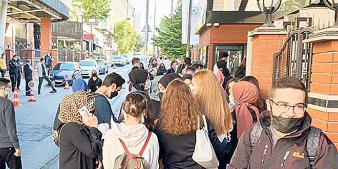 Üniversitelerde PCR kuyruğu uzuyor