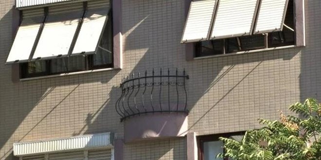 İstanbul'daki ilginç apartman: Balkon var, kapısı yok