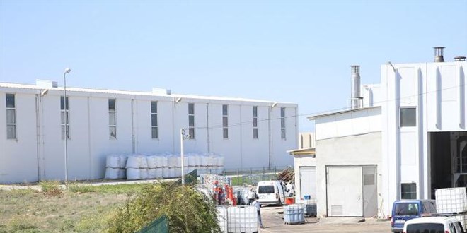 Asit kuyusuna düşen iş yeri sahibi ile onu kurtarmaya çalışan işçi öldü