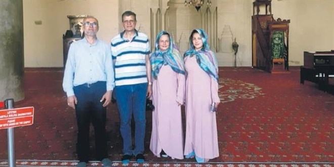 Şehit polisin imam babasından turistlere en anlamlı hediye