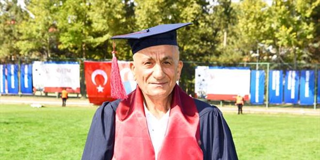 73 yaşında ikinci üniversitesini bitirdi, hukuk da okumak istiyor