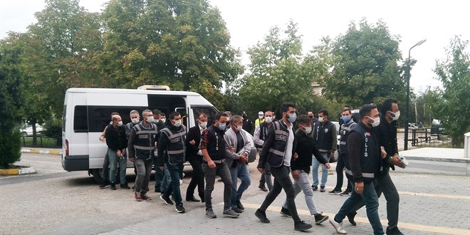 Belediye binasının taşlanmasıyla ilgili 6 kişi tutuklandı