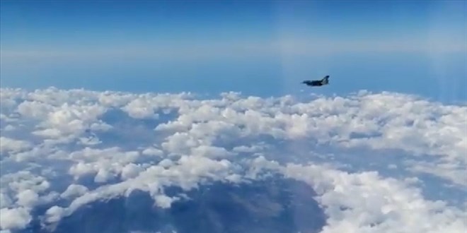 SOLOTÜRK, Etna Yanardağı üzerinde uçtu