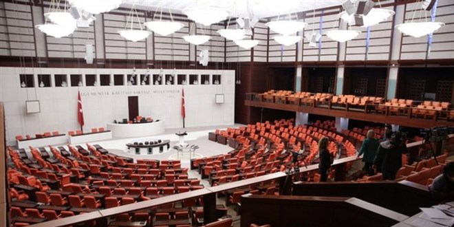 AK Parti'nin 'yeni anayasa teklifi' ylbandan nce aklanacak