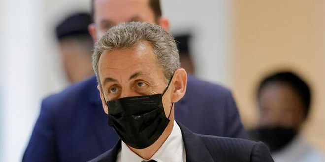 Sarkozy'ye 'yasa dışı finansman sağlamaktan' hapis cezası verildi